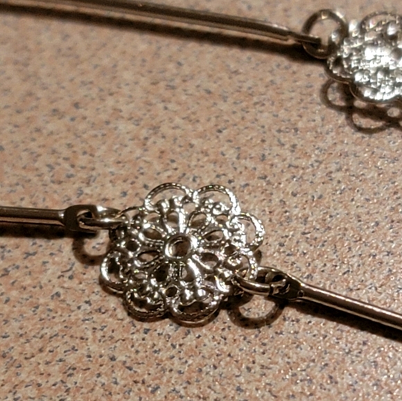 Fashion Silver Color Floral Disc and Long Bar Chain Necklace 19" - Picture 7 of 8